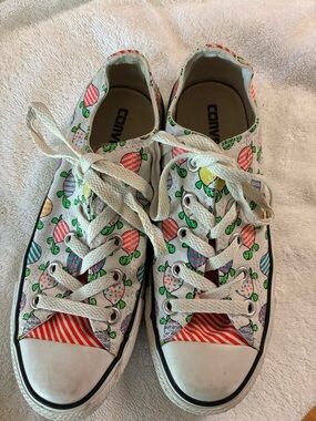 Converse Turtle Themed Lace-Up Sneakers, Size 6